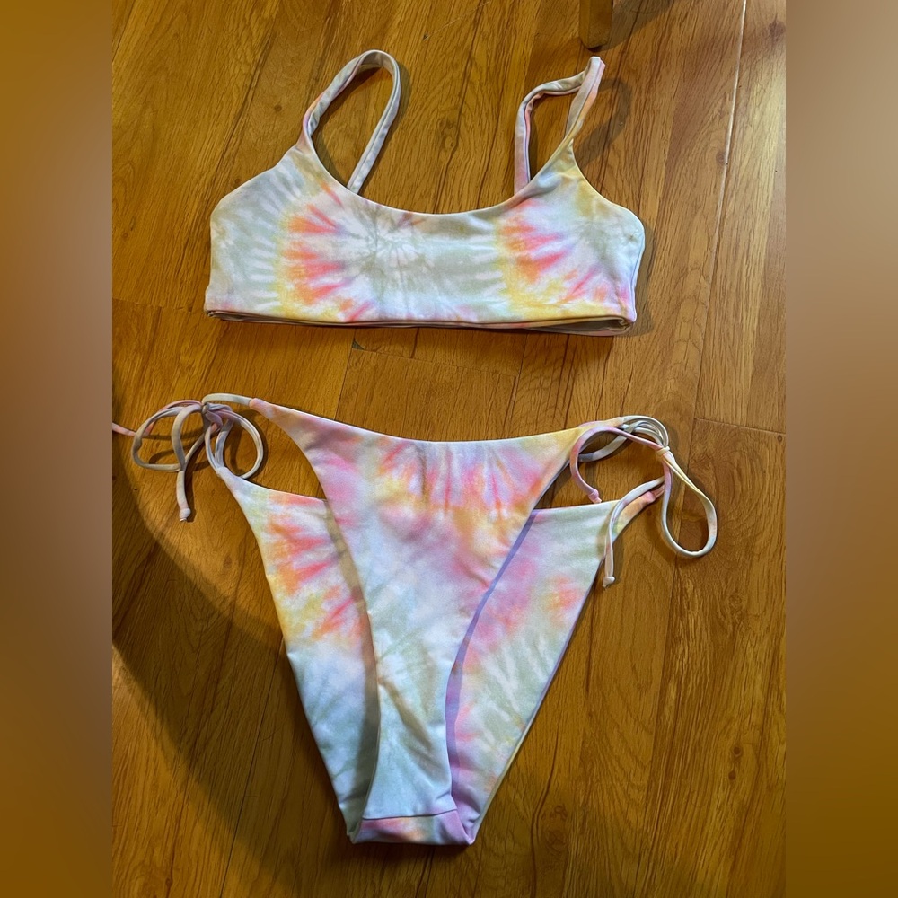Skatie Tie-Dye Bikini - Top (M) & Bottom (L)